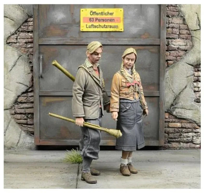 1/35 WWI German Aerial Assault Youth, 2 Figures, Resin Model Figure Kit, Unassembled and Unpainted