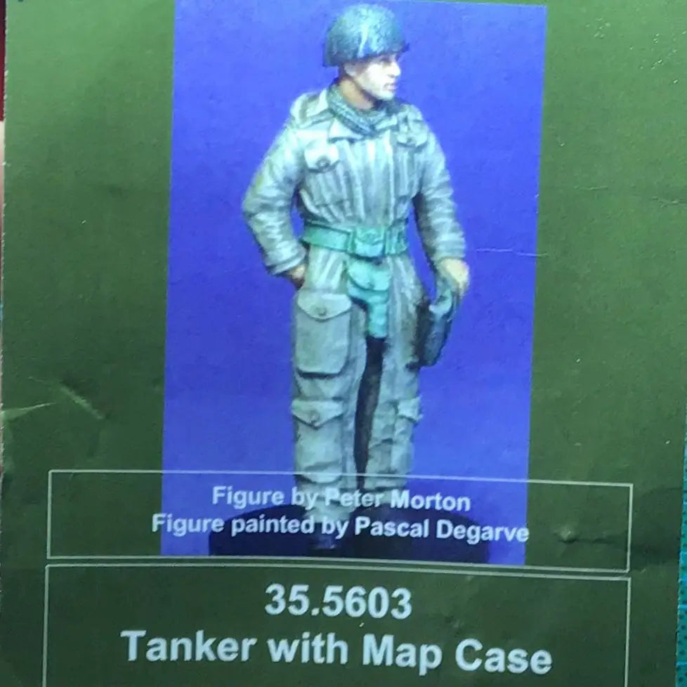1/35 WWII German Infantry in Greatcoat Standing, Resin Model Figure Kit, Unassembled and Unpainted