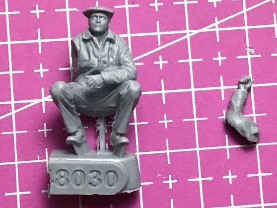 1/48 Modern Russian Air Force Ground Crew, 3 Figures, Resin Model Figure Kit, Unassembled and Unpainted