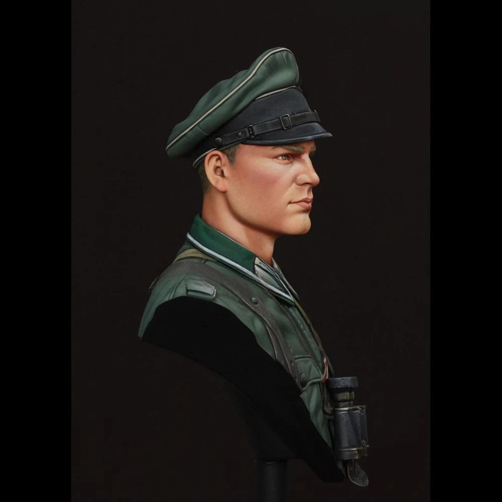 1/10 WWII German Officer in Peaked Cap with Decorations, Resin Model Bust Kit, Unassembled and Unpainted