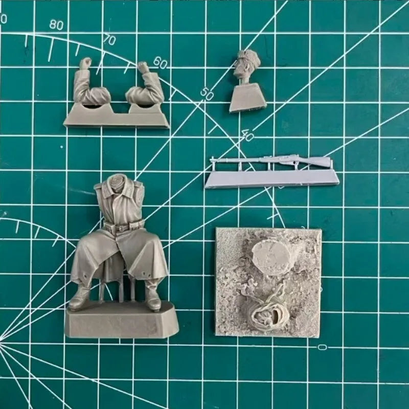 1/35 WWII Soviet Winter Soldier, Resin Model Figure Kit, Unassembled and Unpainted