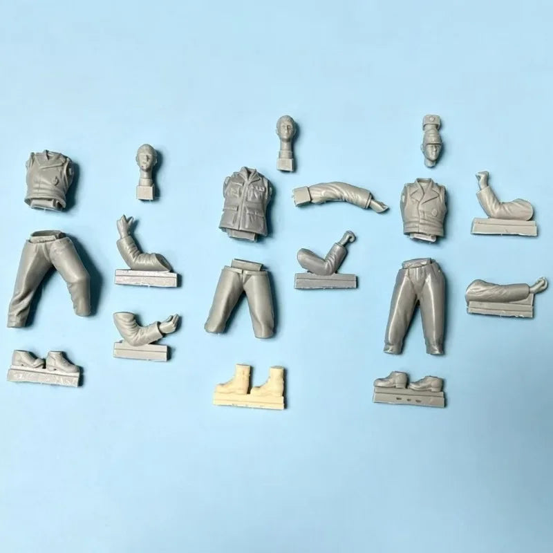 1/35 WWII German Anti-Tank Gun Crew, 3 Figures, Resin Model Figure Kit, Unassembled and Unpainted