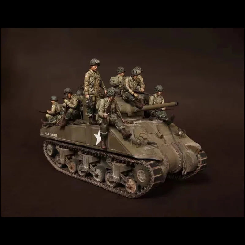 1/35 WWII American Soldiers & M4 Sherman, 14 Figures, Resin Model Diorama Kit, Unassembled and Unpainted