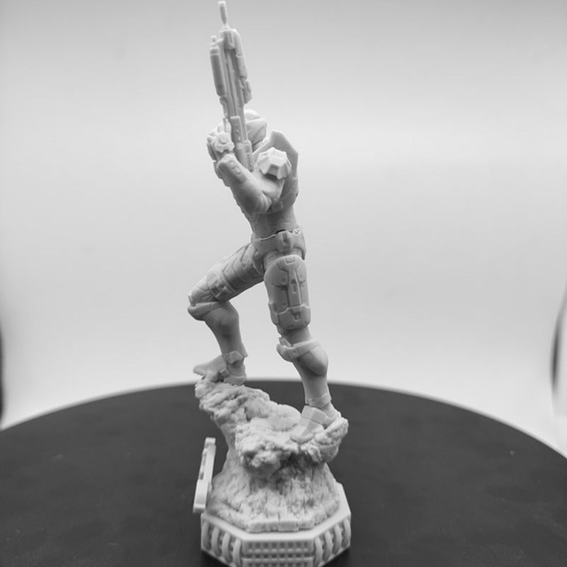 1/24 Power Armor Soldier with Rifle, Resin Model Figure Kit, Sci-Fi Theme, Unassembled and Unpainted