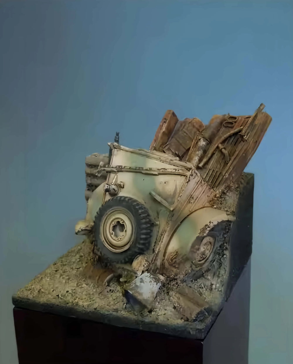 1/35 WWII German Destroyed Truck, Resin Model Diorama Kit, Unassembled and Unpainted