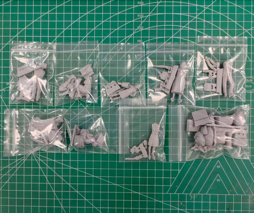 1/35 WWII Soviet Civilians Mixed Family Group, 8 Figures, Resin Model Figure Kit, Unassembled and Unpainted