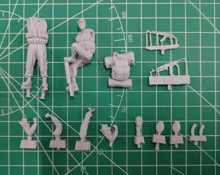 1/35 Cold War & Cold War Soviet Airborne, 2 Figures, Resin Model Figure Kit, Unassembled and Unpainted