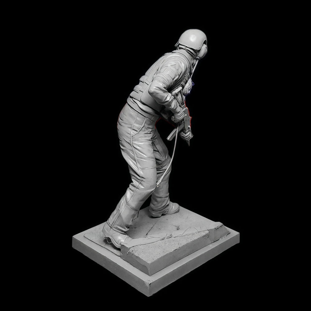 120mm WWI Soviet Soldier Crouching with Rifle, Resin Model Figure Kit, Unassembled and Unpainted