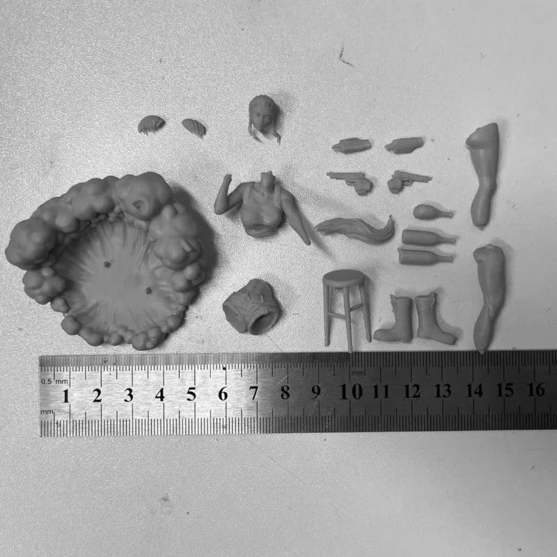 1/24 Warrior with Pistols, Resin Model Figure Kit, Fantasy Theme, Unassembled and Unpainted