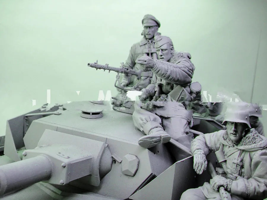 1/16 WWII German Panzer Crew on Tank Turrets, 8 Figures, Resin Model Figure Kit, Unassembled and Unpainted