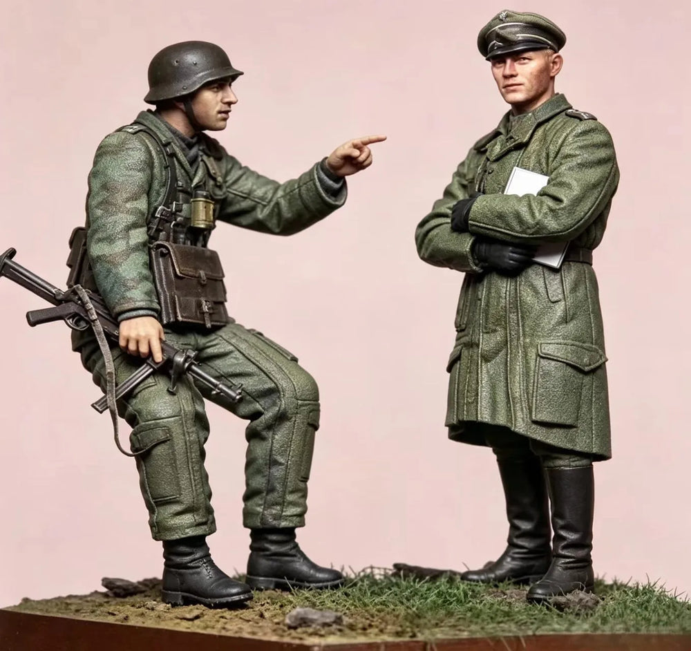 1/35 WWII German Infantry with Officers, 2 Figures, Resin Model Figure Kit, Unassembled and Unpainted