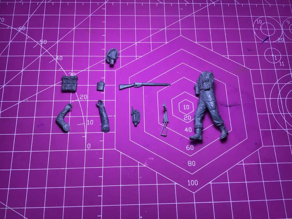 1/35 WWII British Commonwealth Infantry Squad Advancing, 14 Figures, Resin Model Figure Kit, Unassembled and Unpainted