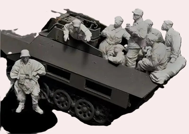 1/35 WWII Soldiers & Transport, 8 Figures, Resin Model Figure Kit, Unassembled and Unpainted