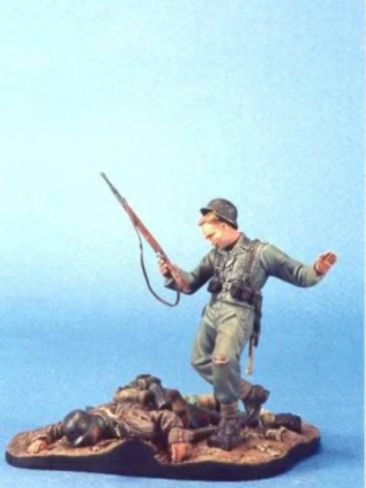 1/35 WWI Wounded Soldier, 2 Figures, Resin Model Diorama Kit, Unassembled and Unpainted
