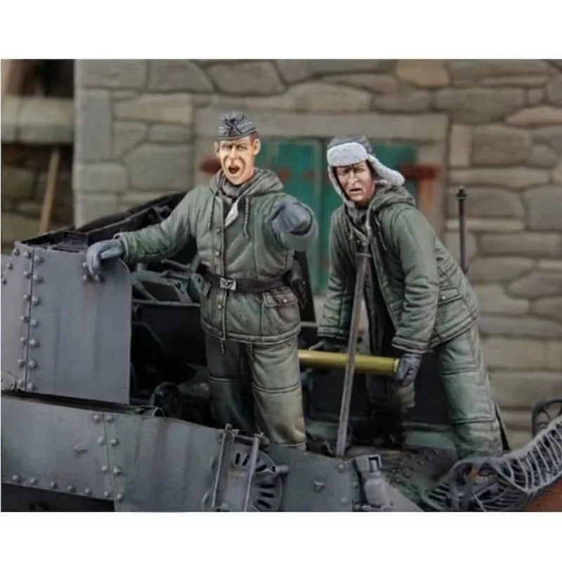 1/35 WWII German Tank Crew Winter, 2 Figures, Resin Model Figure Kit, Unassembled and Unpainted