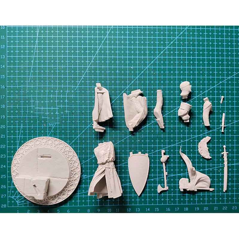 1/24 Medieval Female Knight with Axe and Flowing Cloak, Resin Model Figure Kit, Unassembled and Unpainted