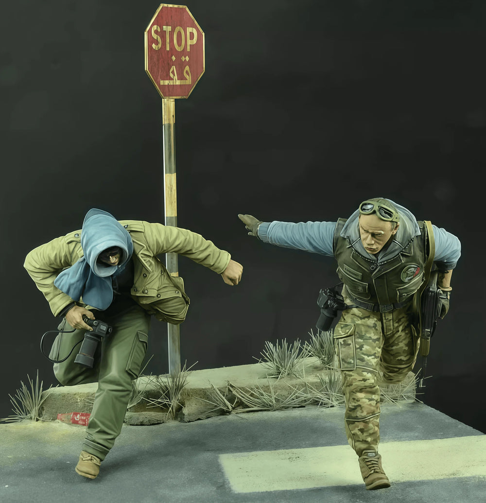1/35 Modern Soldier Clearing Checkpoint, Resin Model Figure Kit, Unassembled and Unpainted