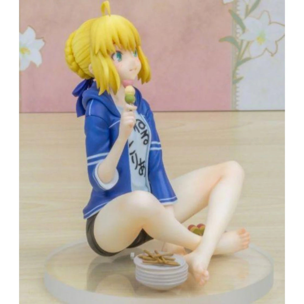 1/8 Yellow-Haired Anime Girl in Blue Robe Eating, Resin Model Figure Kit, Anime Theme, Unassembled and Unpainted