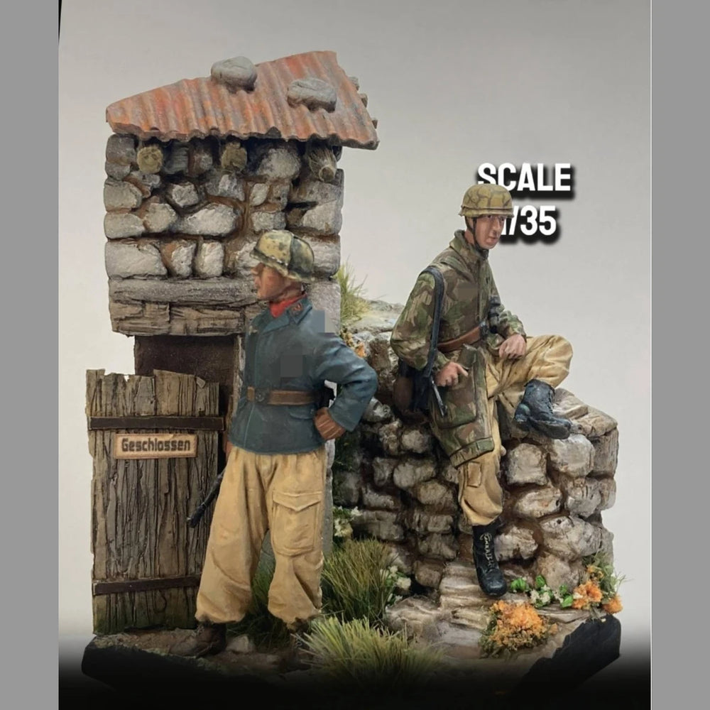 1/35 WWII Soldier & Bunker, Resin Model Diorama Kit, Unassembled and Unpainted