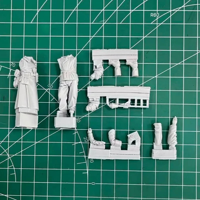 1/35 WWII Infantry & Officer, 2 Figures, Resin Model Figure Kit, Unassembled and Unpainted