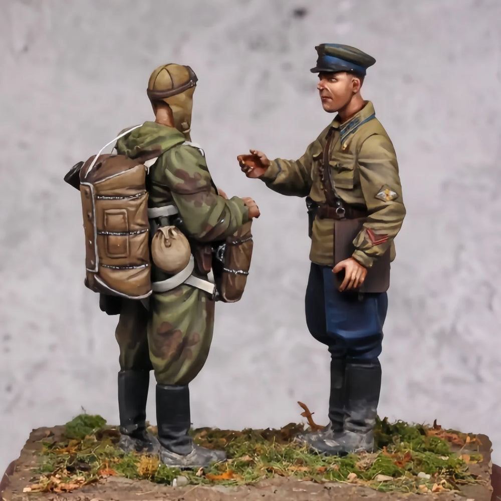 1/35 WWII Soviet Red Army Airborne, 2 Figures, Resin Model Figure Kit, Unassembled and Unpainted