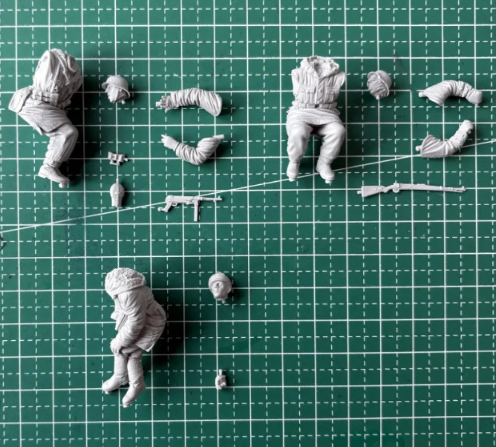 1/35 WWII German Infantry on Half-Track, 3 Figures, Resin Model Figure Kit, Unassembled and Unpainted