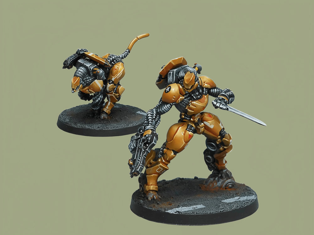 Modern Gold-Armored Battle Suit Soldiers, 2 Figures, Resin Model Figure Kit, Unassembled and Unpainted