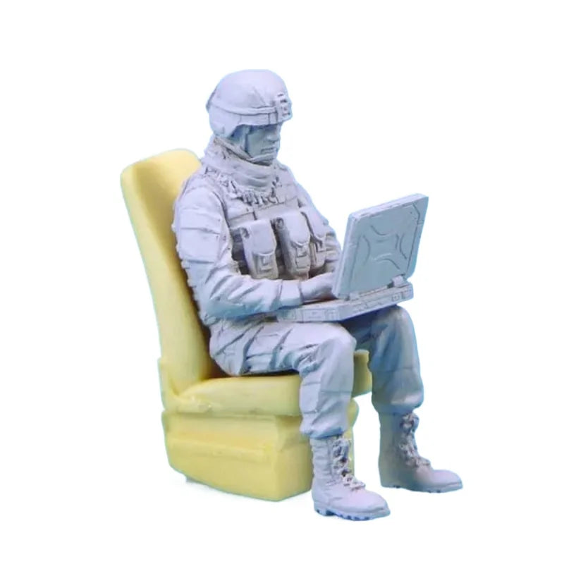 1/35 Modern US Military Operator, 3 Figures, Resin Model Figure Kit, Unassembled and Unpainted