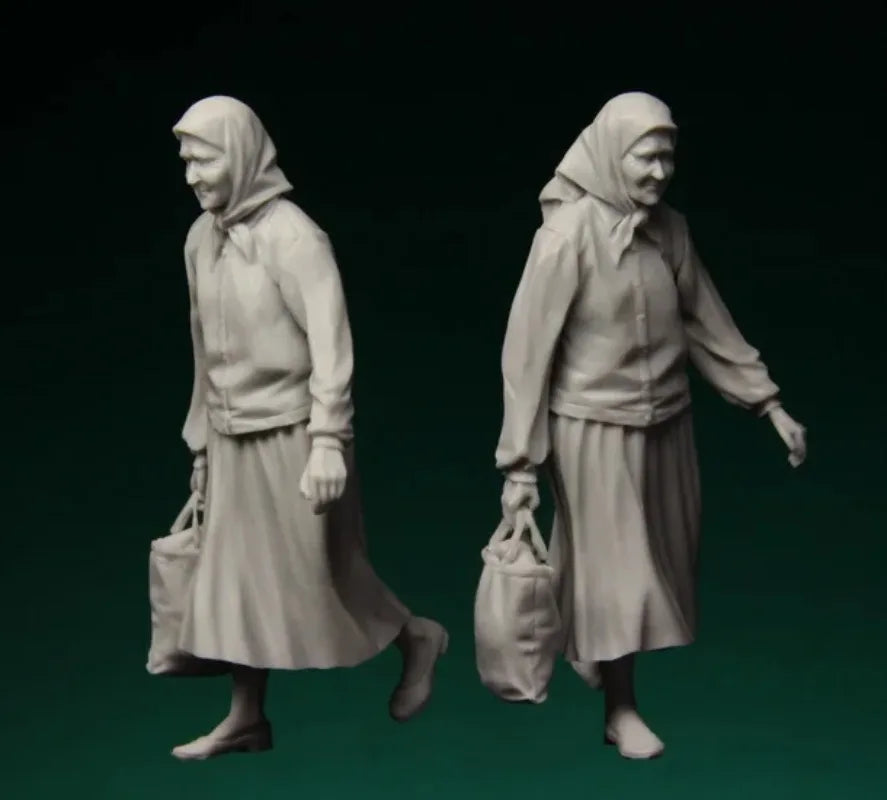1/35 WWII Russian Refugee Woman in Red Blouse with Headscarf, Resin Model Figure Kit, Unassembled and Unpainted