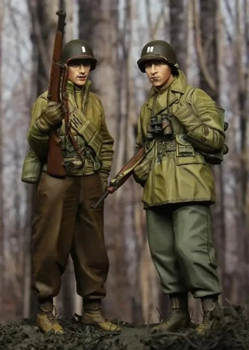 1/35 WWII American Infantry with Rifles at Rest, 2 Figures, Resin Model Figure Kit, Unassembled and Unpainted