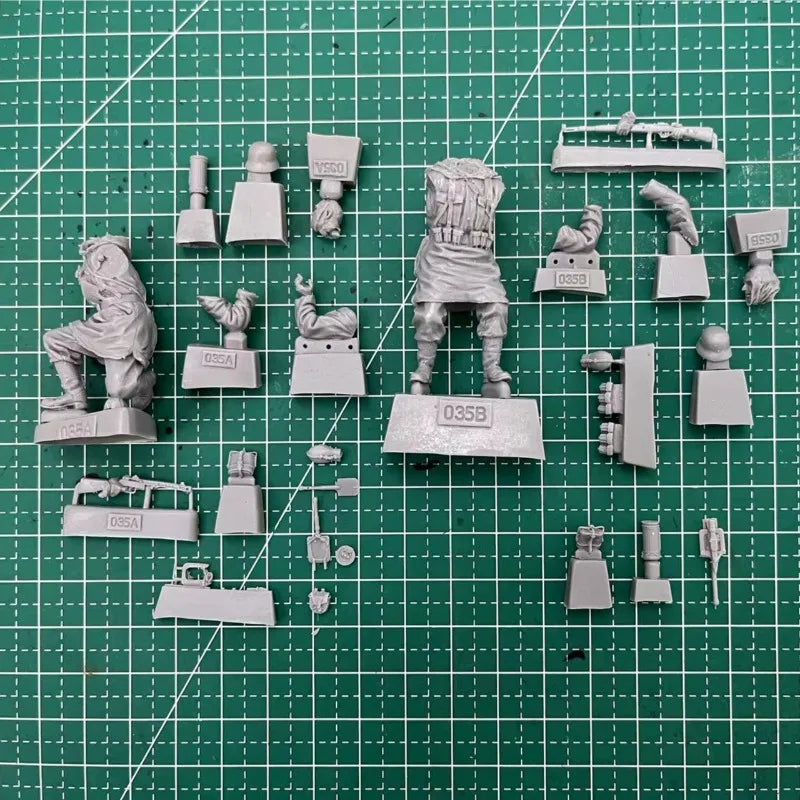 1/35 WWI Infantry Advancing with Bayonets, 2 Figures, Resin Model Figure Kit, Unassembled and Unpainted