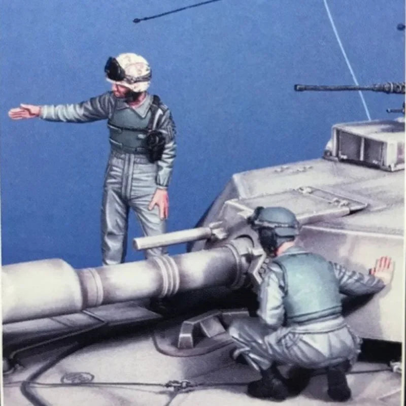 1/35 Modern US Army Tank Crew, 2 Figures, Resin Model Figure Kit, Unassembled and Unpainted