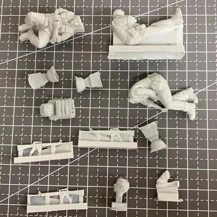 1/35 WWII Soldiers in Trench, 3 Figures, Resin Model Diorama Kit, Unassembled and Unpainted