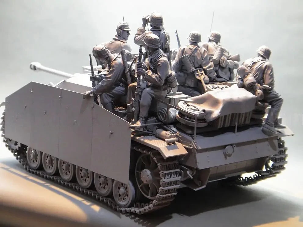 1/16 WWII German Infantry Mounted on Half-Track, 8 Figures, Resin Model Figure Kit, Unassembled and Unpainted