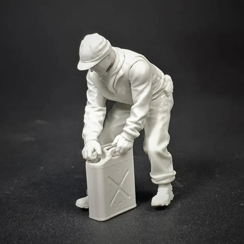 1/35 WWII Soldiers with Ammunition Crate, 2 Figures, Resin Model Figure Kit, Unassembled and Unpainted