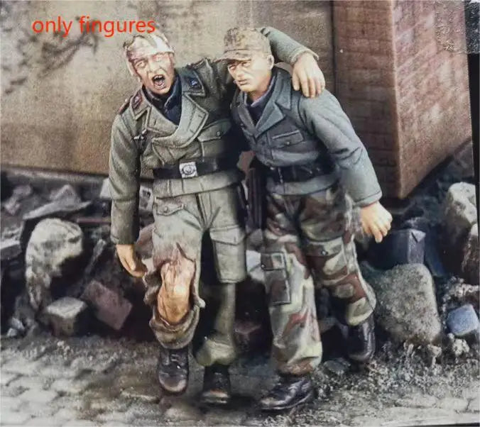1/35 WWII German Infantry Conferring, 2 Figures, Resin Model Figure Kit, Unassembled and Unpainted
