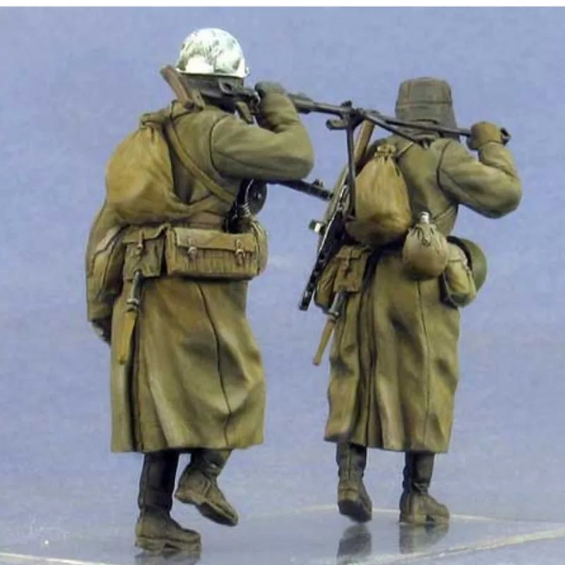 1/35 WWII Soviet Anti-Tank Soldier, 2 Figures, Resin Model Figure Kit, Unassembled and Unpainted
