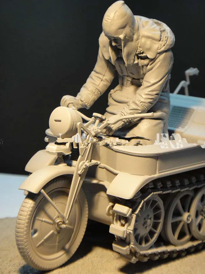 1/16 WWII German Soldiers with Vehicles, 3 Figures, Resin Model Figure Kit, Unassembled and Unpainted
