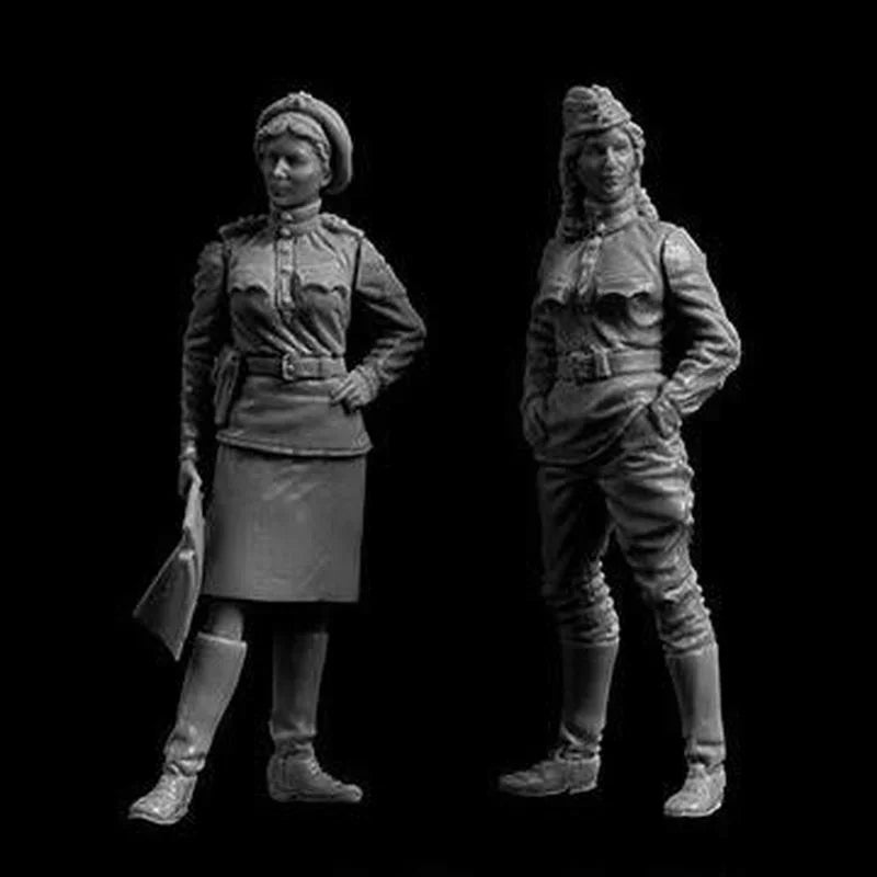 1/35 WWII Soviet Female Medic and Combat Soldier, 2 Figures, Resin Model Figure Kit, Unassembled and Unpainted