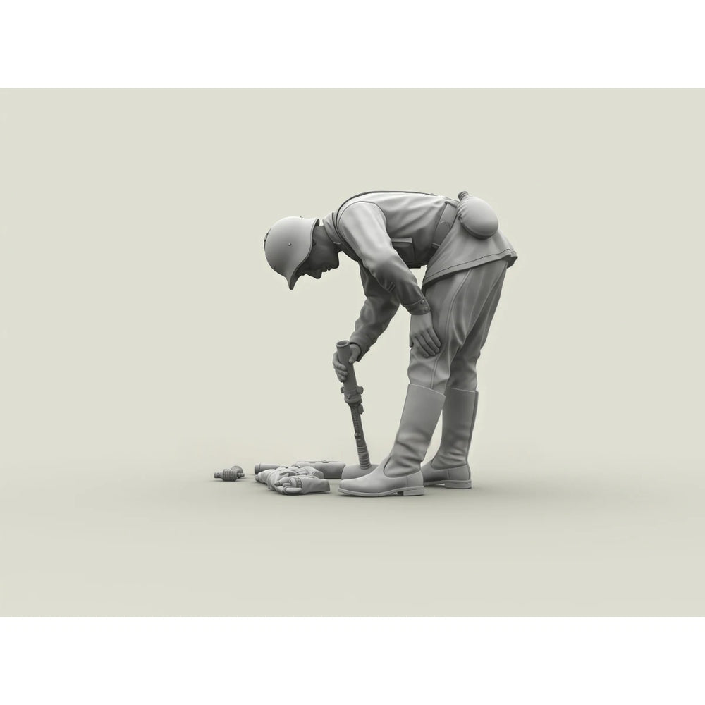 1/35 WWII Soviet Red Army Soldier with Mortar, Resin Model Figure Kit, Unassembled and Unpainted