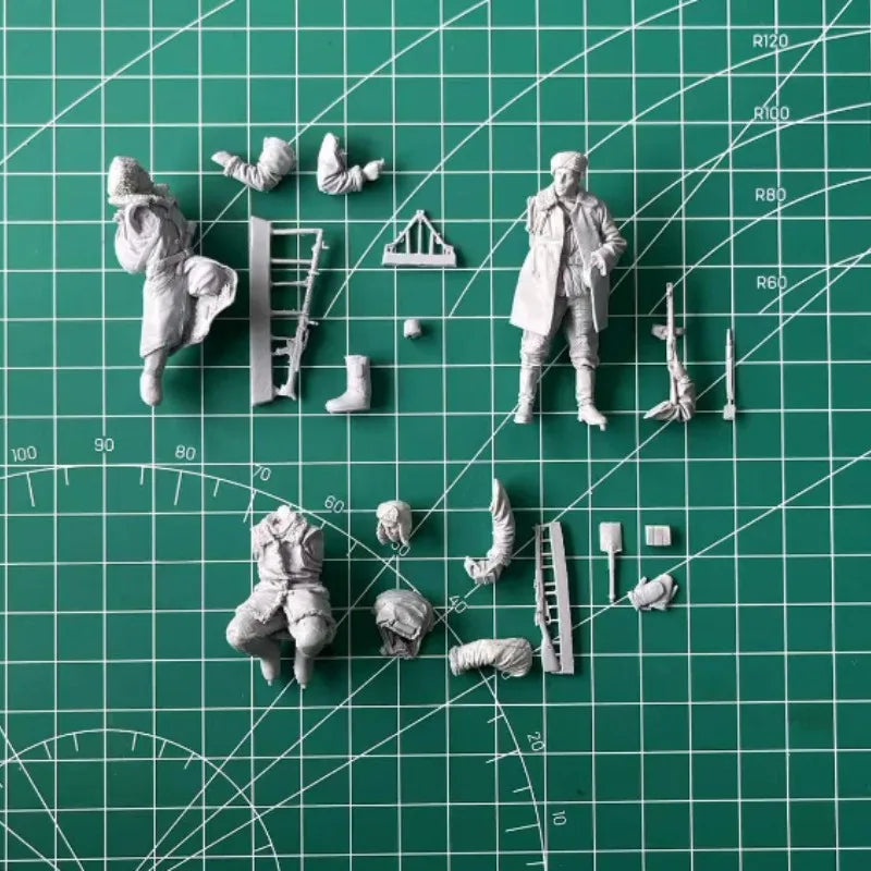 1/35 WWII Soviet Winter Partisans, 3 Figures, Resin Model Figure Kit, Unassembled and Unpainted