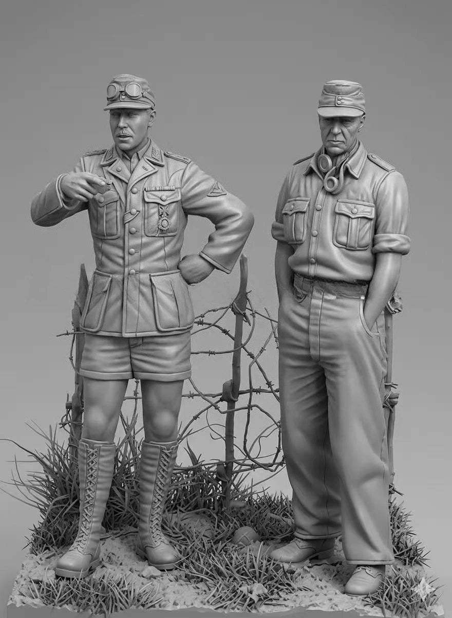 1/35 WWII German Panzer Officers Command Group, 2 Figures, Resin Model Figure Kit, Unassembled and Unpainted