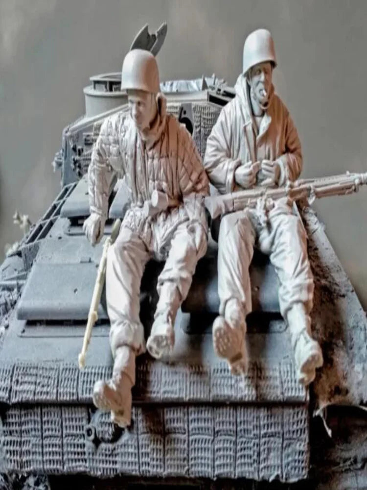 1/16 WWII German Tank Crew with MG42, 2 Figures, Resin Model Figure Kit, Unassembled and Unpainted