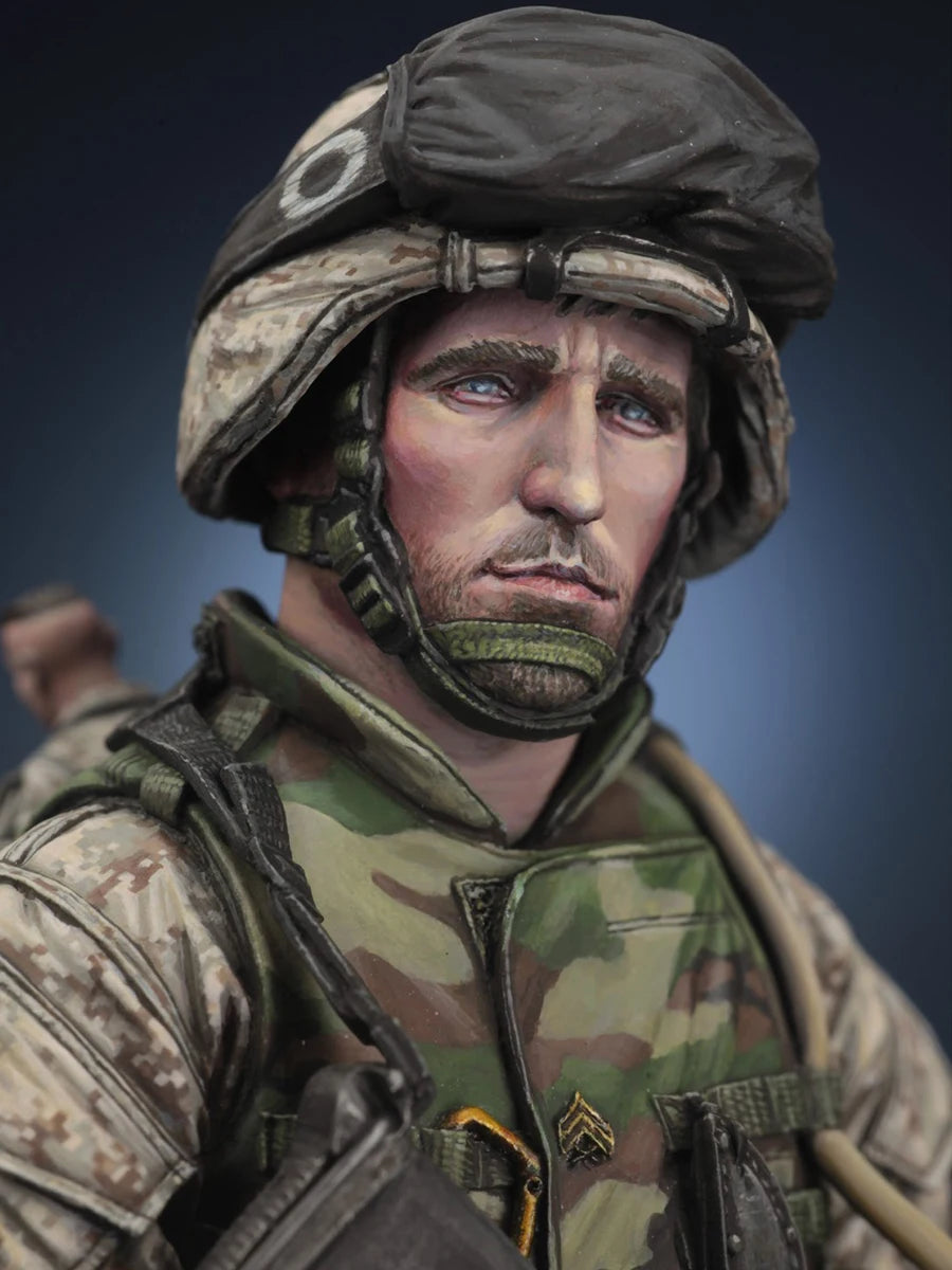 1/10 Modern Soldier in Digital Camouflage with Night Vision, Resin Model Bust Kit, Unassembled and Unpainted