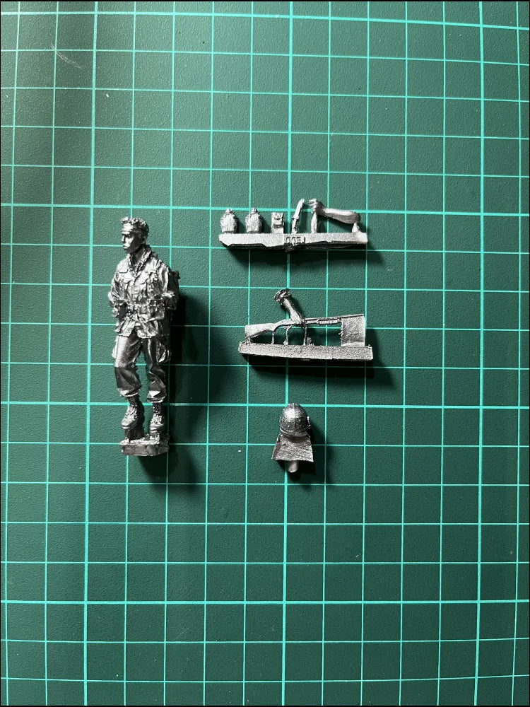 1/35 WWII US Infantryman with Headband, Resin Model Figure Kit, Unassembled and Unpainted
