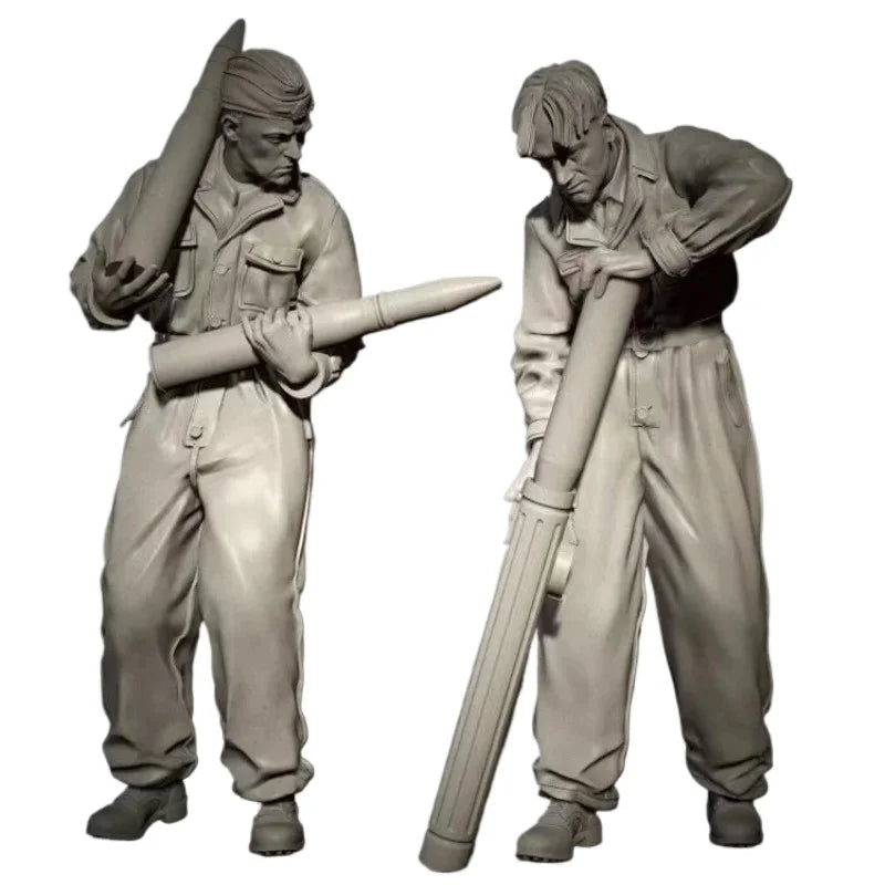 1/35 WWII German Ammunition Transport, 2 Figures, Resin Model Figure Kit, Unassembled and Unpainted