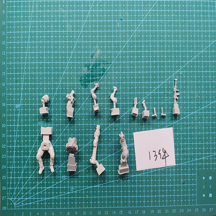 1/35 Modern US Operators with Javelin & Military Dog, 6 Figures, Resin Model Figure Kit, Unassembled and Unpainted