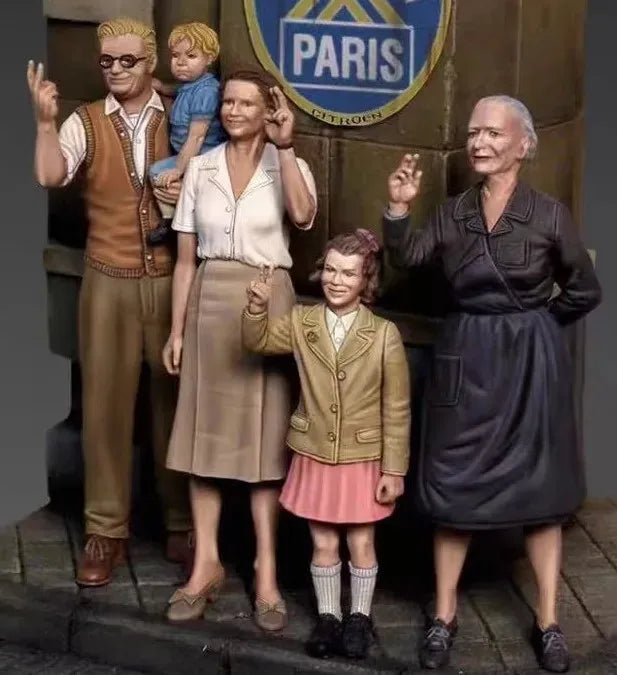 1/35 WWII Parisian Civilians, 5 Figures, Resin Model Figure Kit, Unassembled and Unpainted