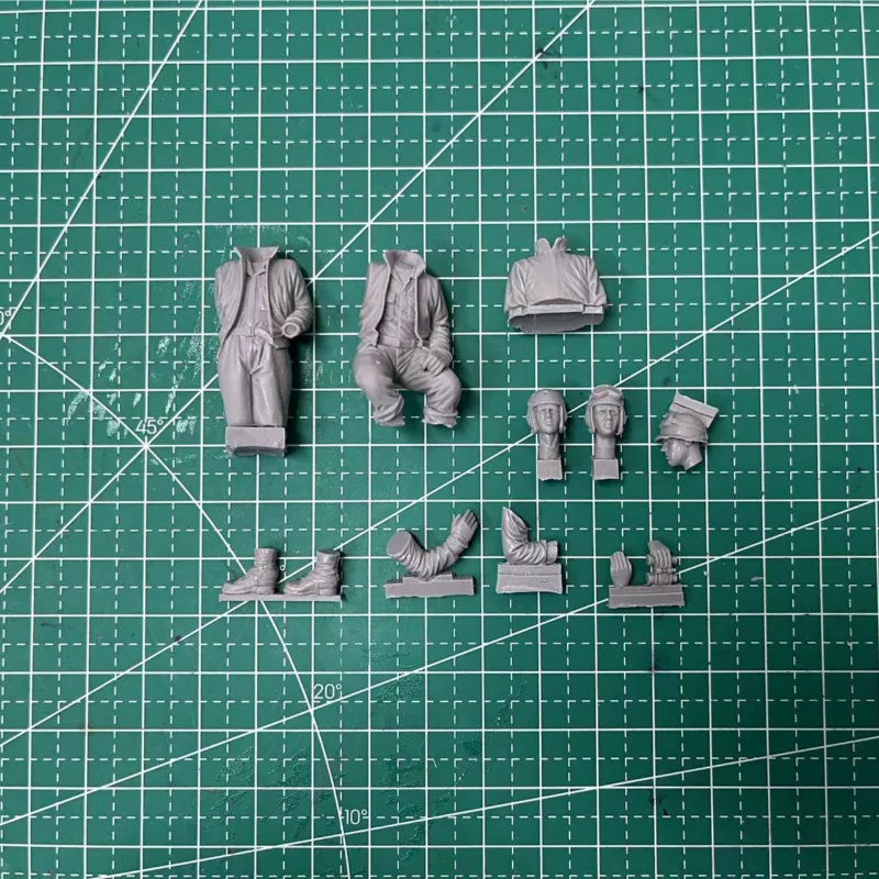 1/35 WWII US Sherman Tank Commander with Crew in Ruins, 5 Figures, Resin Model Diorama Kit, Unassembled and Unpainted