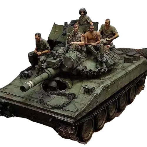 1/35 WWII Soviet T-34 Tank with Standing Crew, 5 Figures, Resin Model Figure Kit, Unassembled and Unpainted